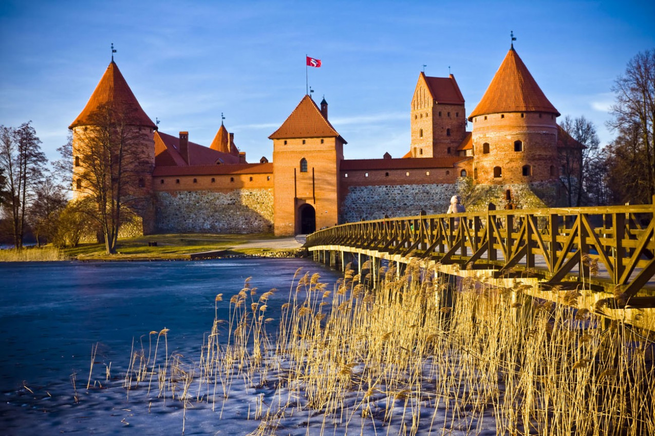 castelo-de-trakai-na-lituania-na-primavera-2-1275x850.jpg